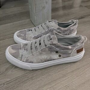 Blowfish camo shoes/8